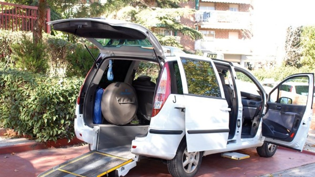 Un taxi adaptado similar a los que circulan por El Ejido y que sitúan al municipio por encima de la media nacional.