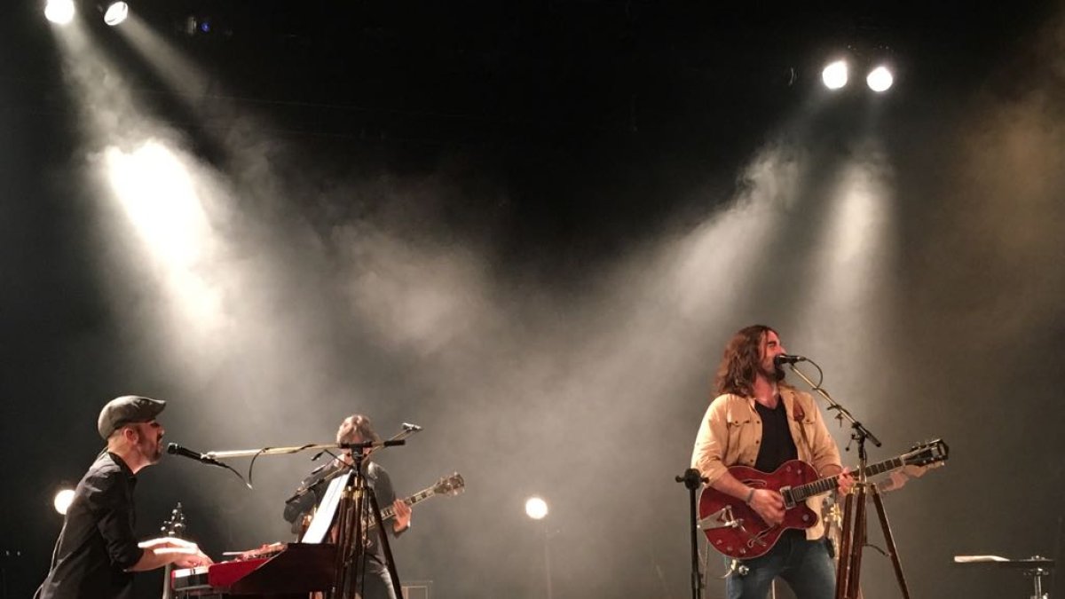 Andrés Suárez durante el concierto en Roquetas de Mar