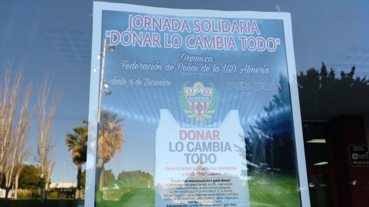 El cartel del partido solidario.