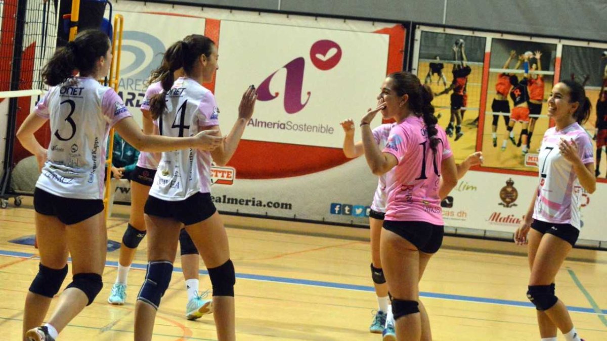 Las almerienses se abonan al triunfo.