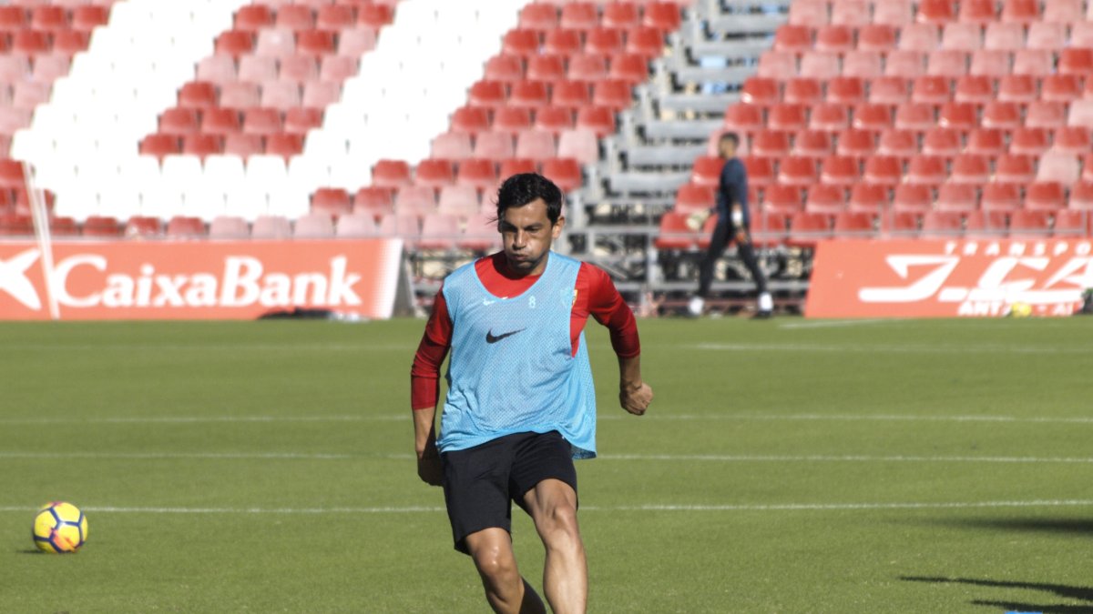 Tino Costa estará tres meses de baja.