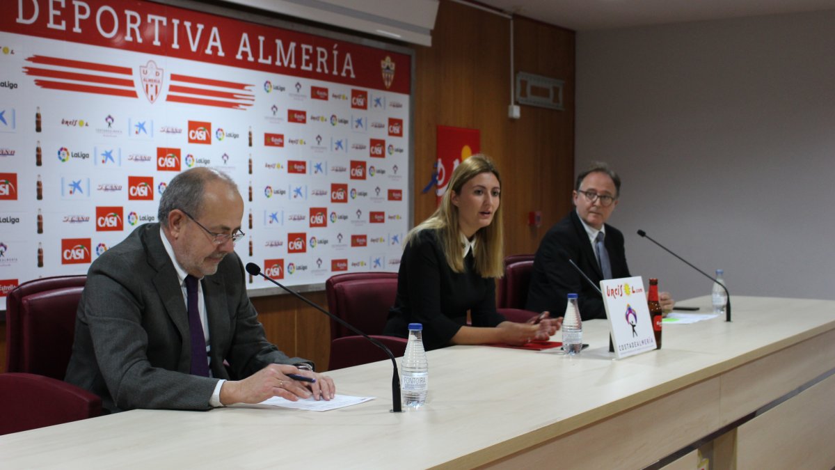 Junta de Accionistas presidida por Lorena García.