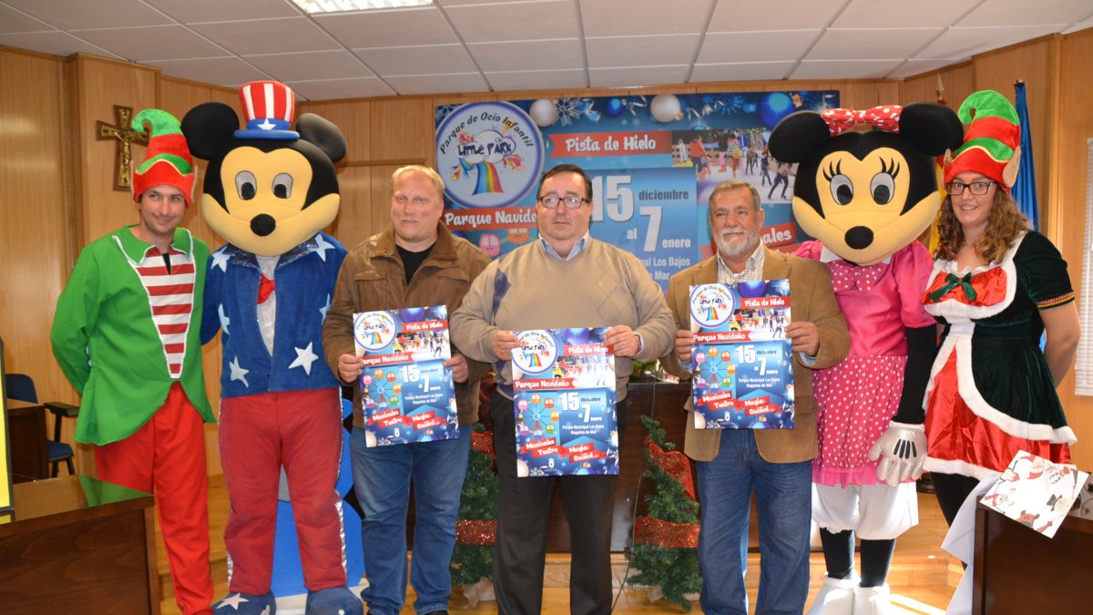 Presentación de Little Park, con el concejal y los responsables de la empresa.