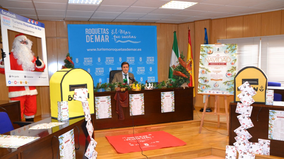 Carmona,  presentando la segunda edición de Tu llenas las calles de Navidad.