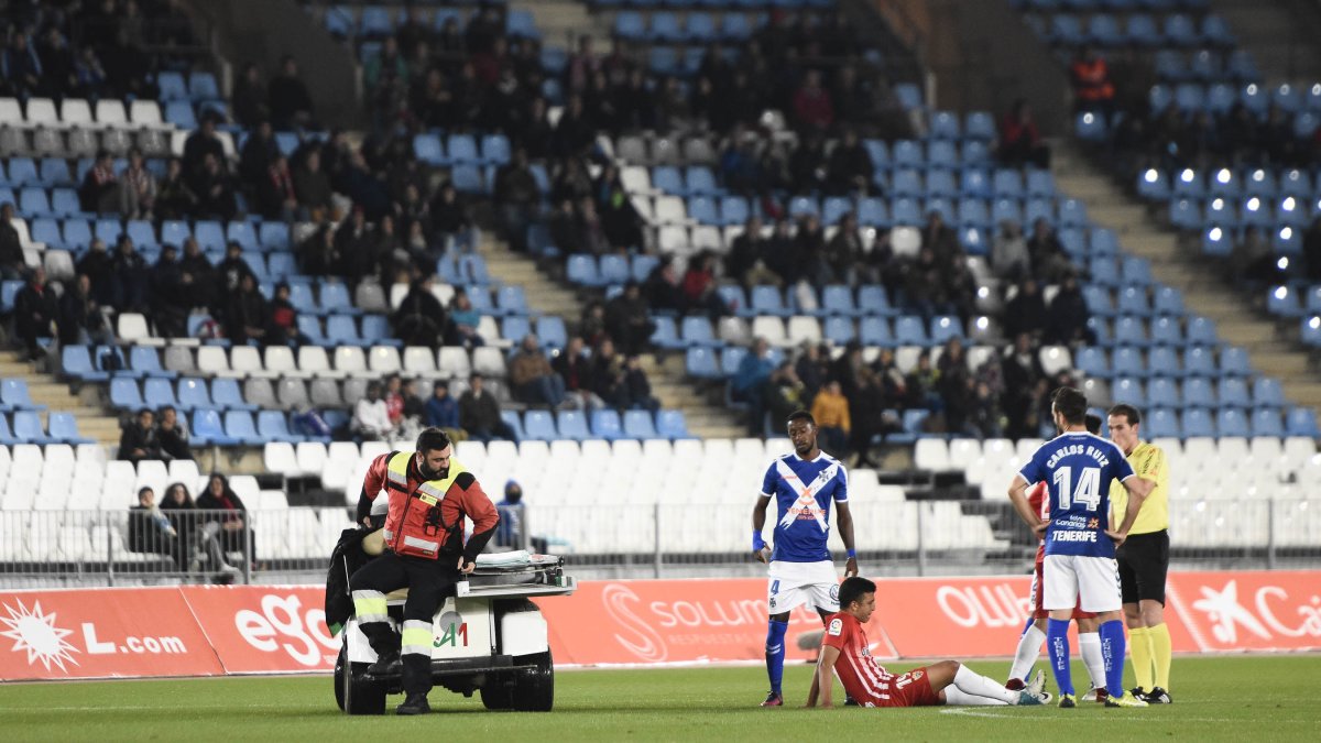 Hicham abandona lesionado el terreno de juego.
