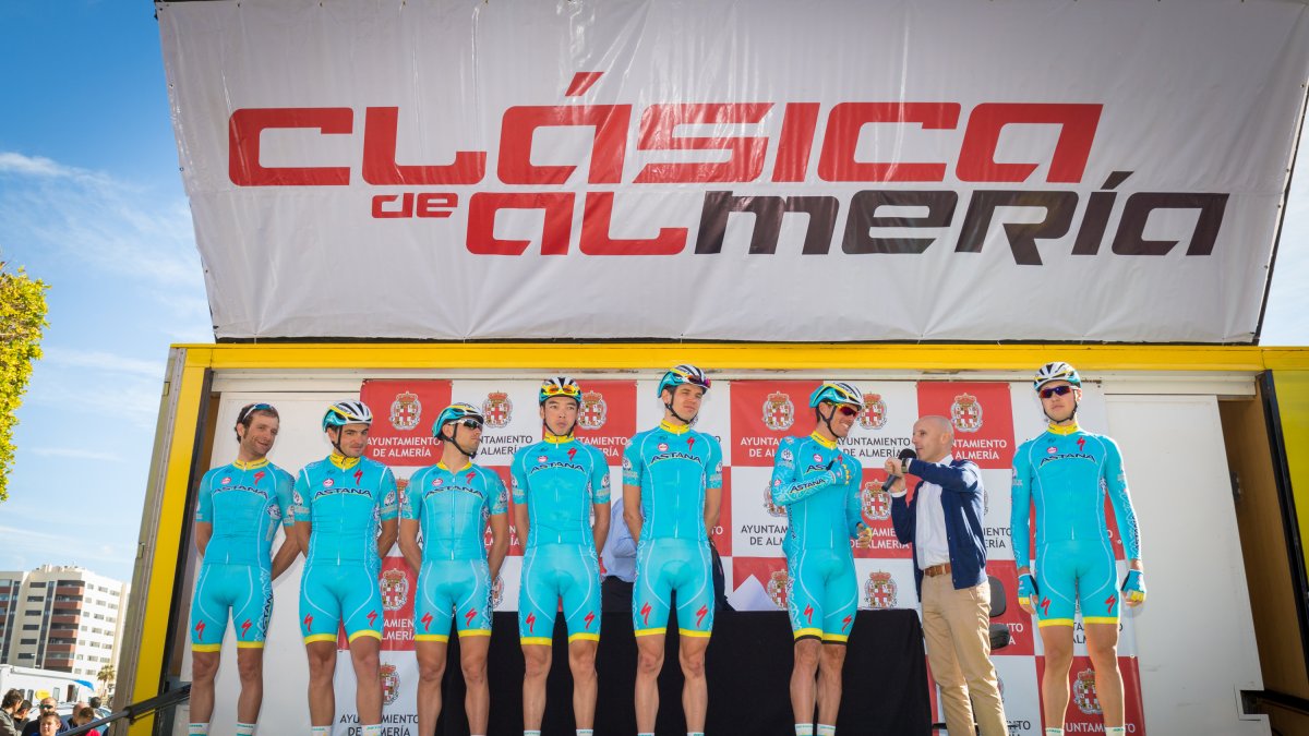Astana en la Clásica de 2015.
