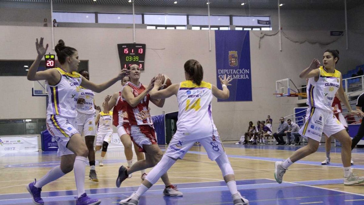 Las jugadoras del ISE lo intentaron ante su afición.
