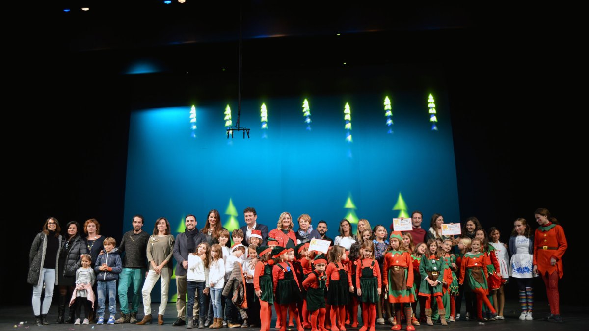 Foto de familia con los ganadores Concurso de Villancisos.