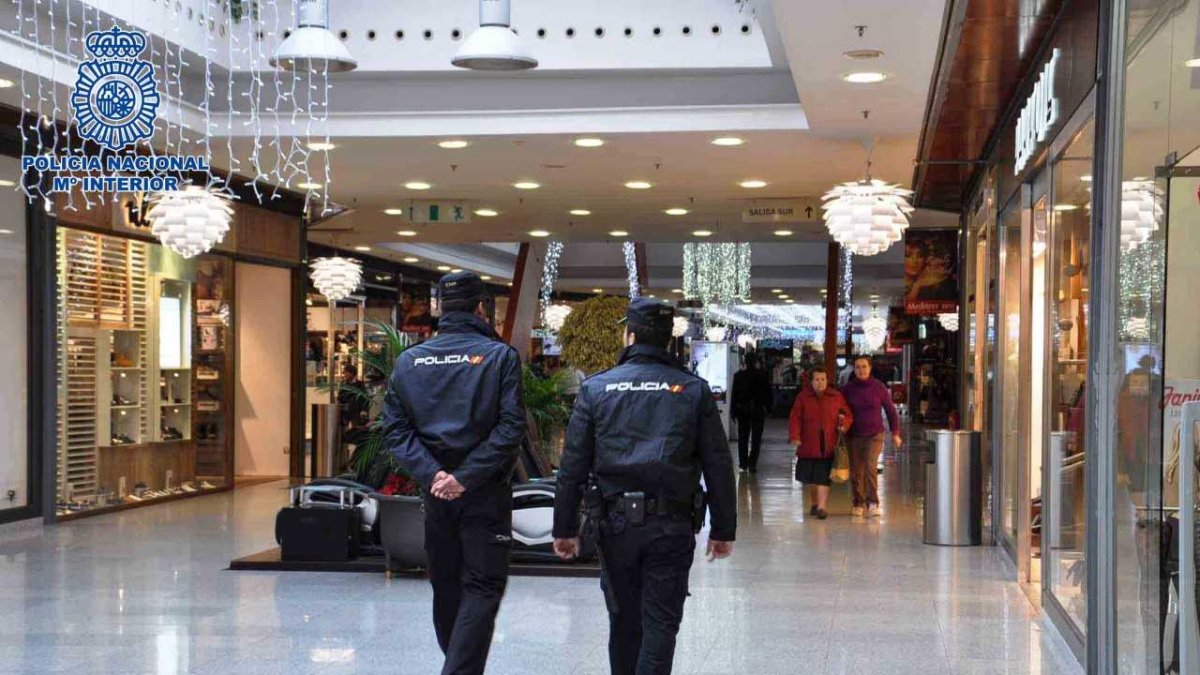 La Policía Nacional lanza una serie de consejos para usuarios y comerciantes.