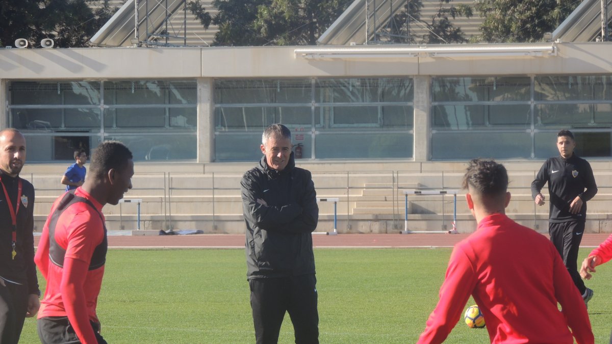 Lucas Alcaraz, este lunes en el campo Anexo.