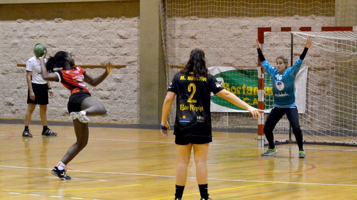 Una jugada del partido.