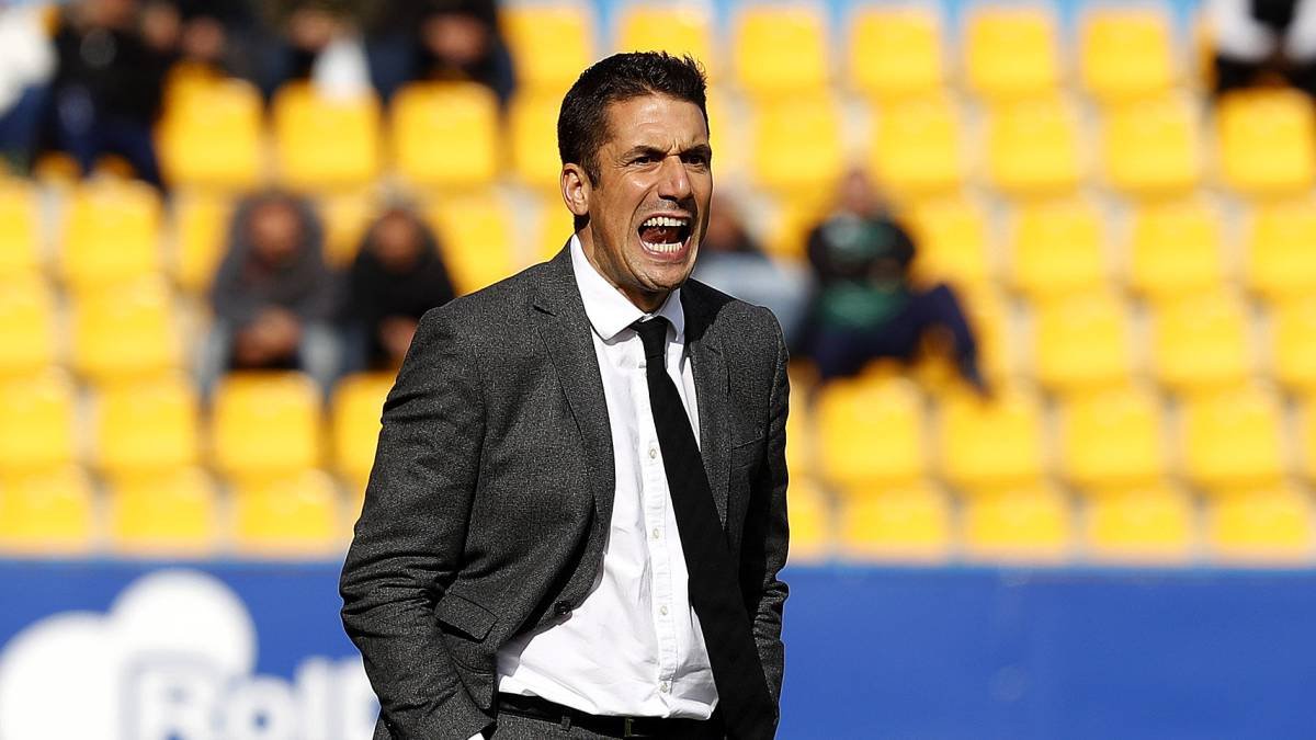 Julio Velázquez, entrenador del Alcorcón.