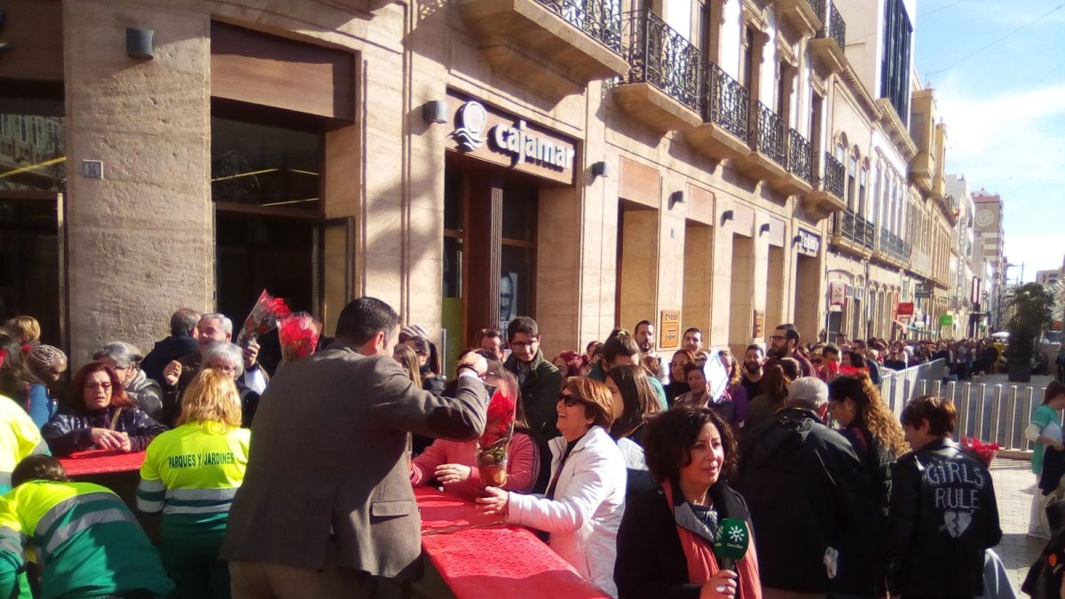 Reparto de pascueros en Puerta Purchena.