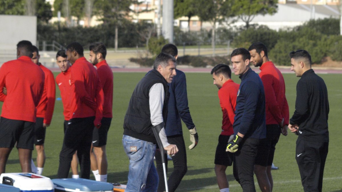 Hablando con los jugadores.