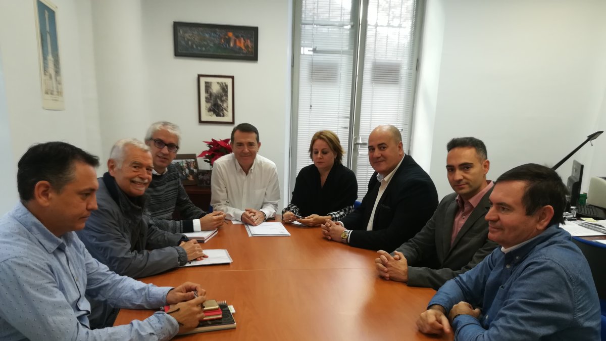 Reunión entre los vecinos y el Grupo Socialista