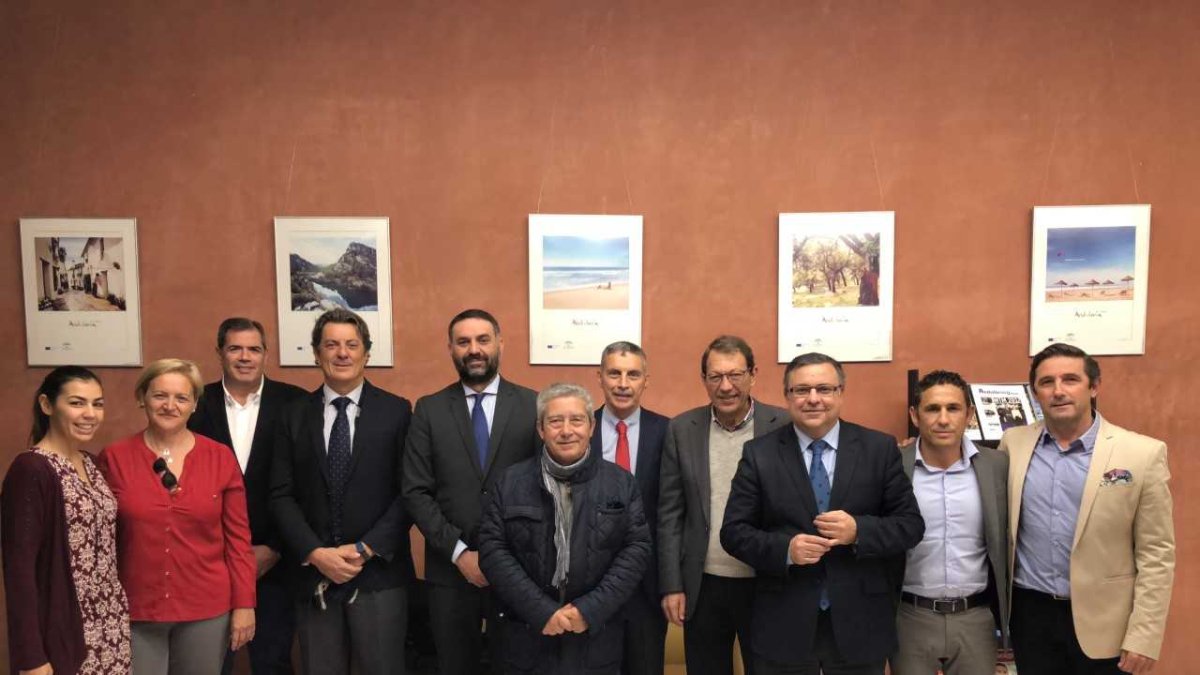 El consejero con la Confederación Andaluza de Federaciones.