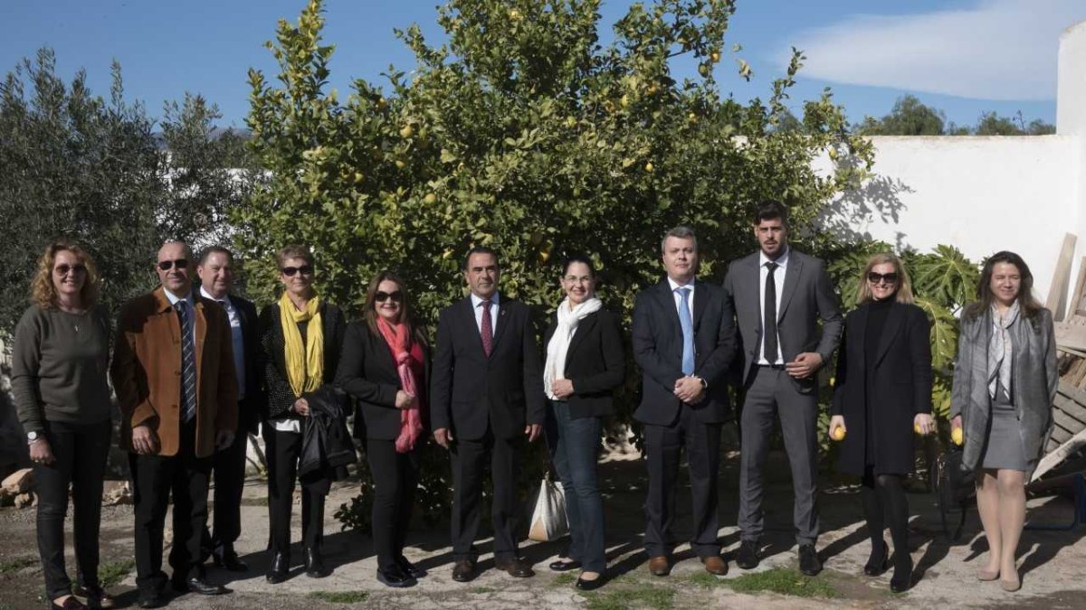 La delegación ecuatoriana, acompañada por los representantes de Agrupaejido.