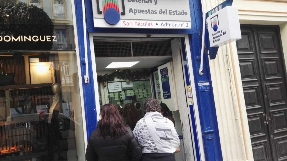 Una administración de lotería del centro de Almería esta semana.