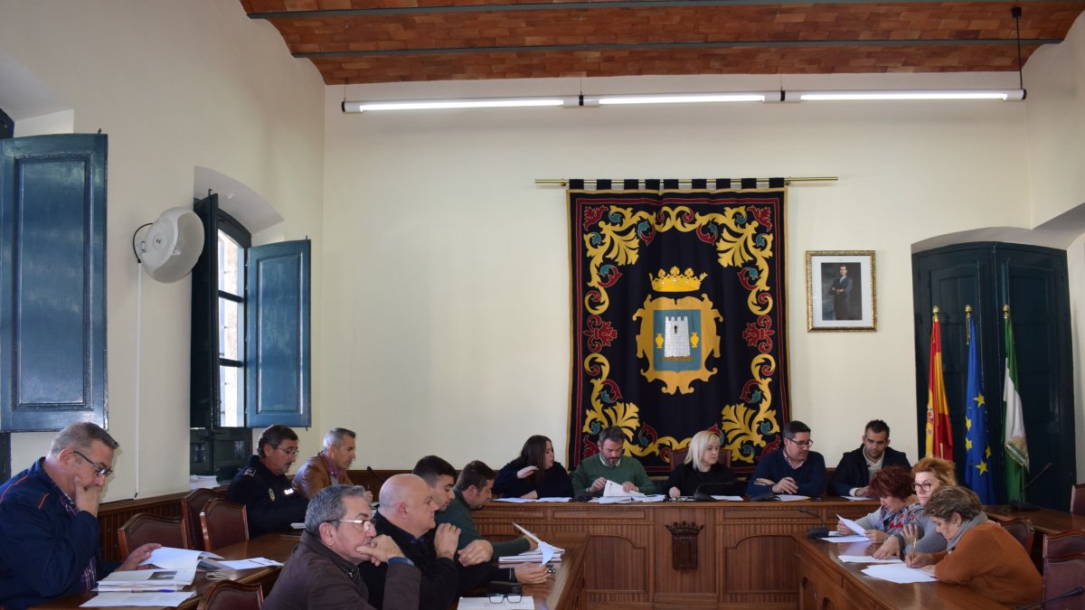 Reunión en el Ayuntamiento para dar a conocer los detalles de las cabalgatas a todos los implicados.