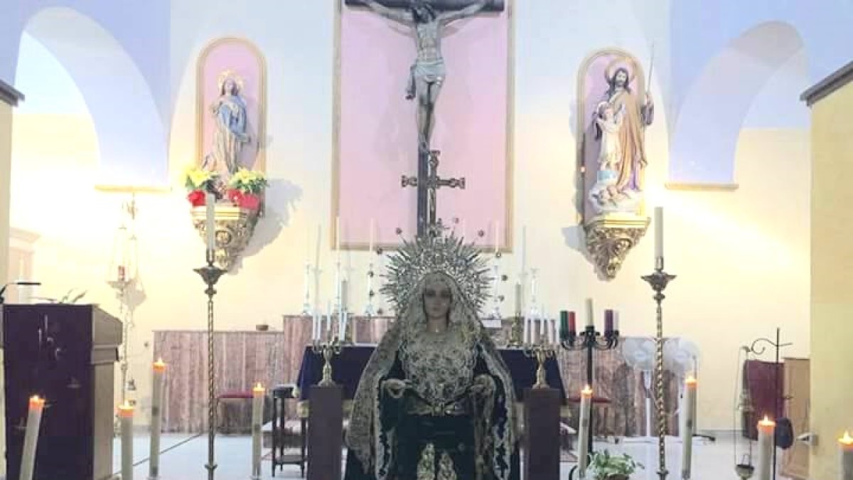 Disposición de Nuestra Señora de los Dolores antes del besamanos