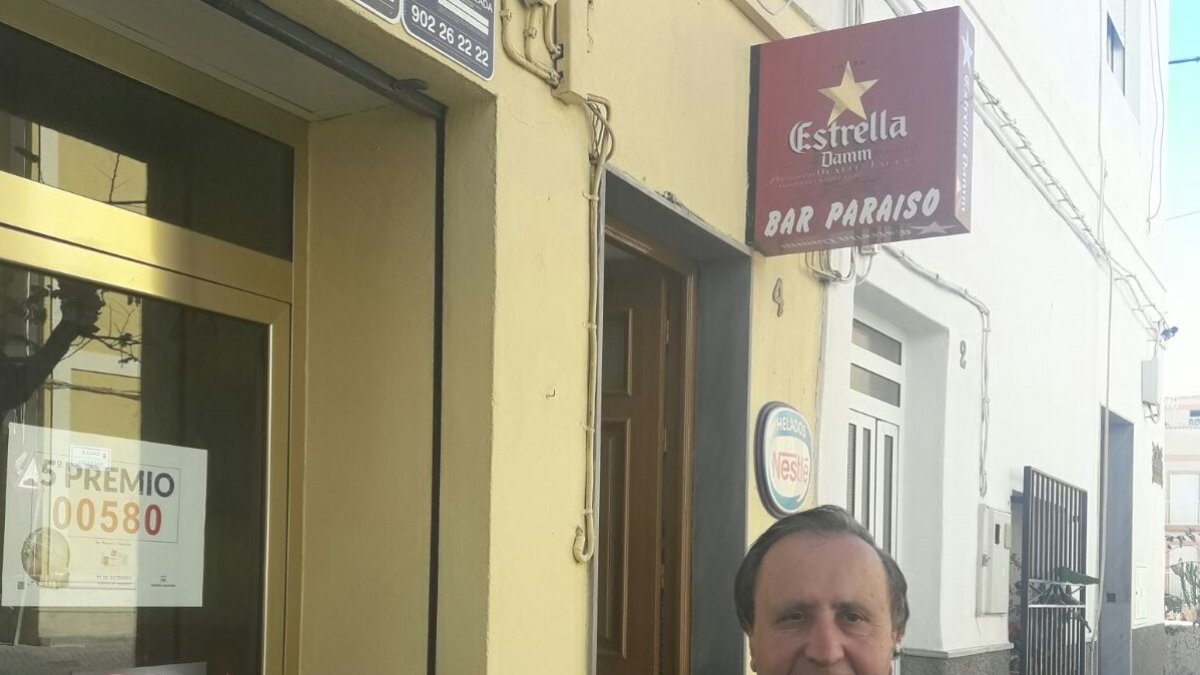 Miguel Cruz, del bar Paraíso de Tabernas, ha vendido un décimo de un 5º premio.