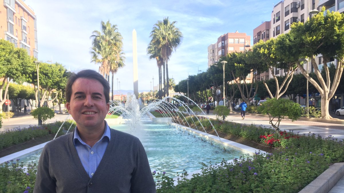 Alberto Gutiérrez en la Rambla, donde le gusta fotografiar a sus entrevistados.