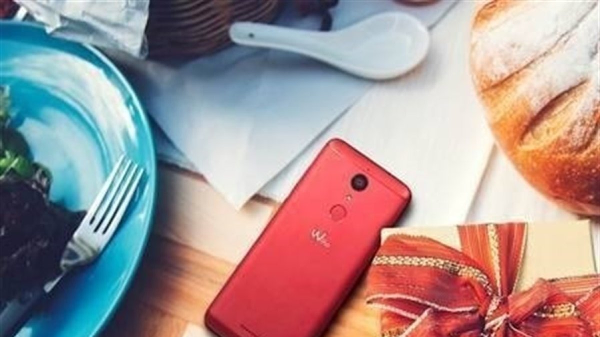 El smartphone se ha convertido en un elemento más de la mesa de Navidad