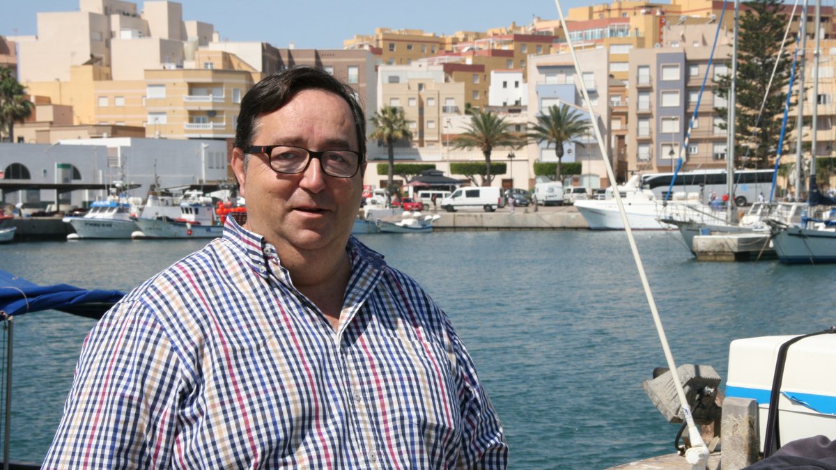 J. J. Rubí, en el puerto de Roquetas de Mar.
