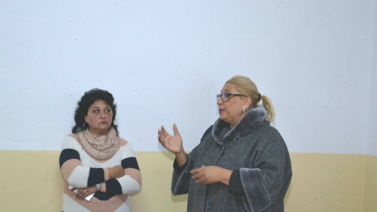 Las presidentas  de la Federación Gitana de Almería (derecha) y de Nebí Silesqui de Berja.