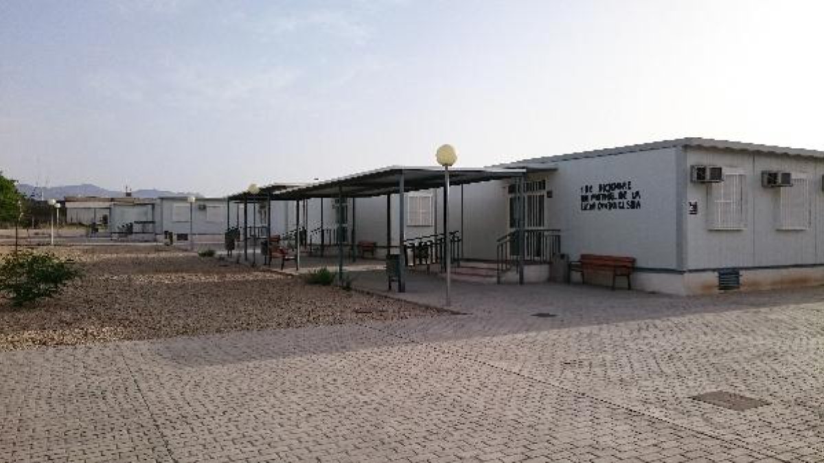 Aulas prefabricadas en una imagen de archivo.