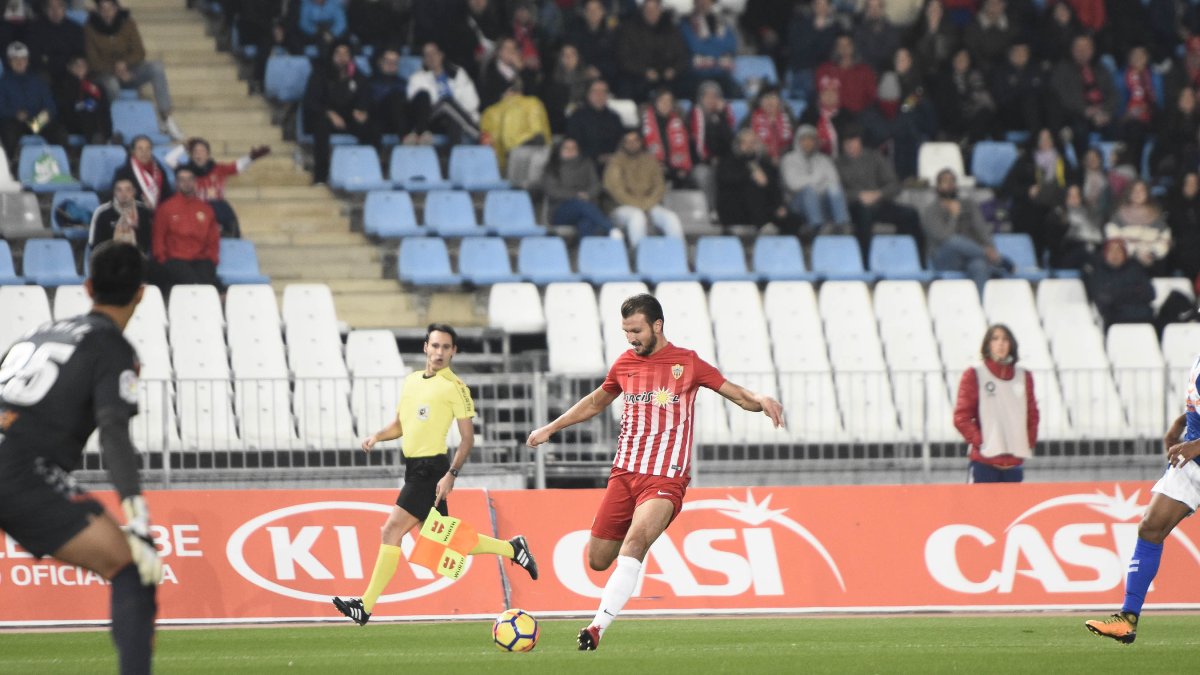 Marco Motta ha crecido de la mano del Almería.