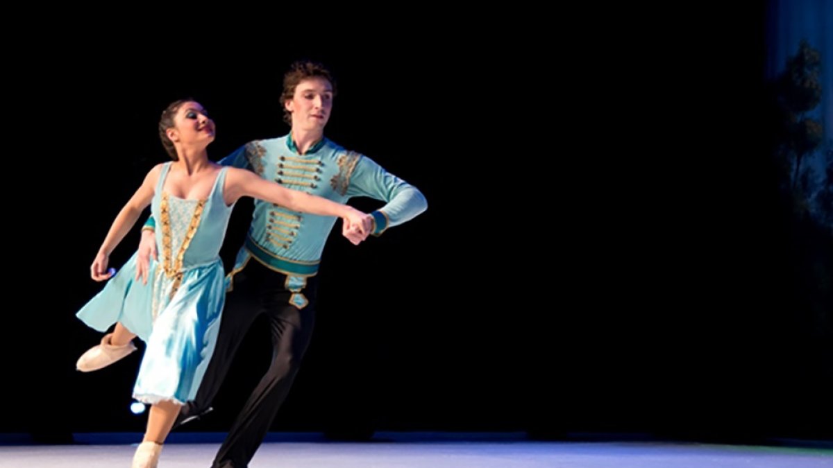 Actuación del Ballet de Moscú sobre hielo.