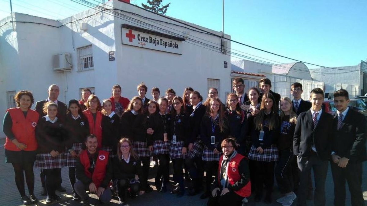 Entrega a Cruz Roja El Ejido de todos los juguetes recogidos a lo largo de la presente campaña navideña.