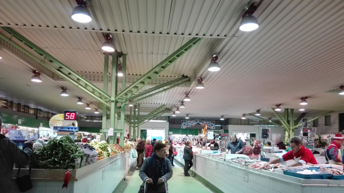 Mercado de Los Ángeles donde la decoración parte de los propios vendedores.