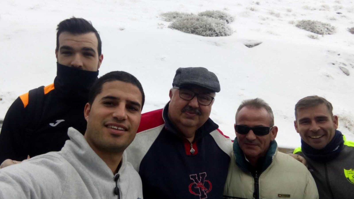 Una imagen junto a la nieve.