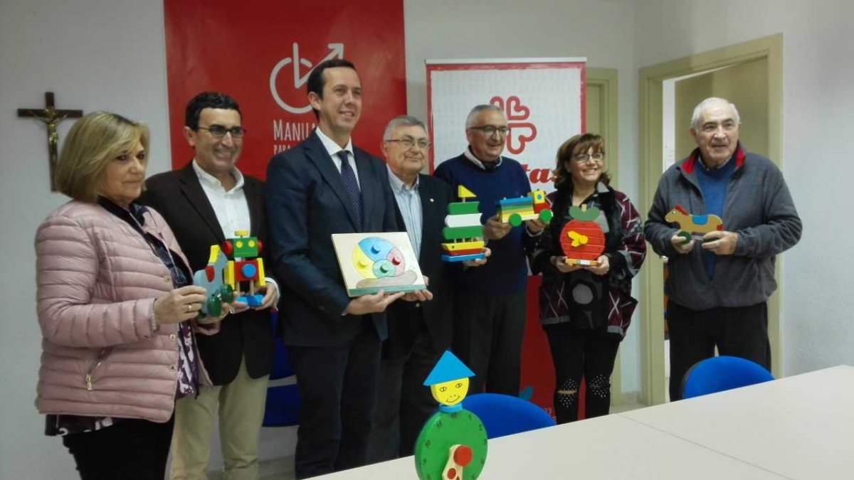 Entrega de juguetes esta mañana en Cáritas