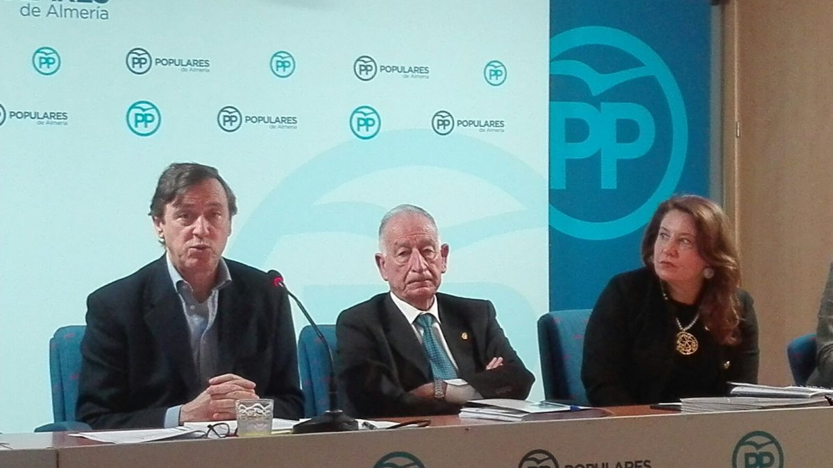 Gabriel Amat en la sede del Partido Popular.