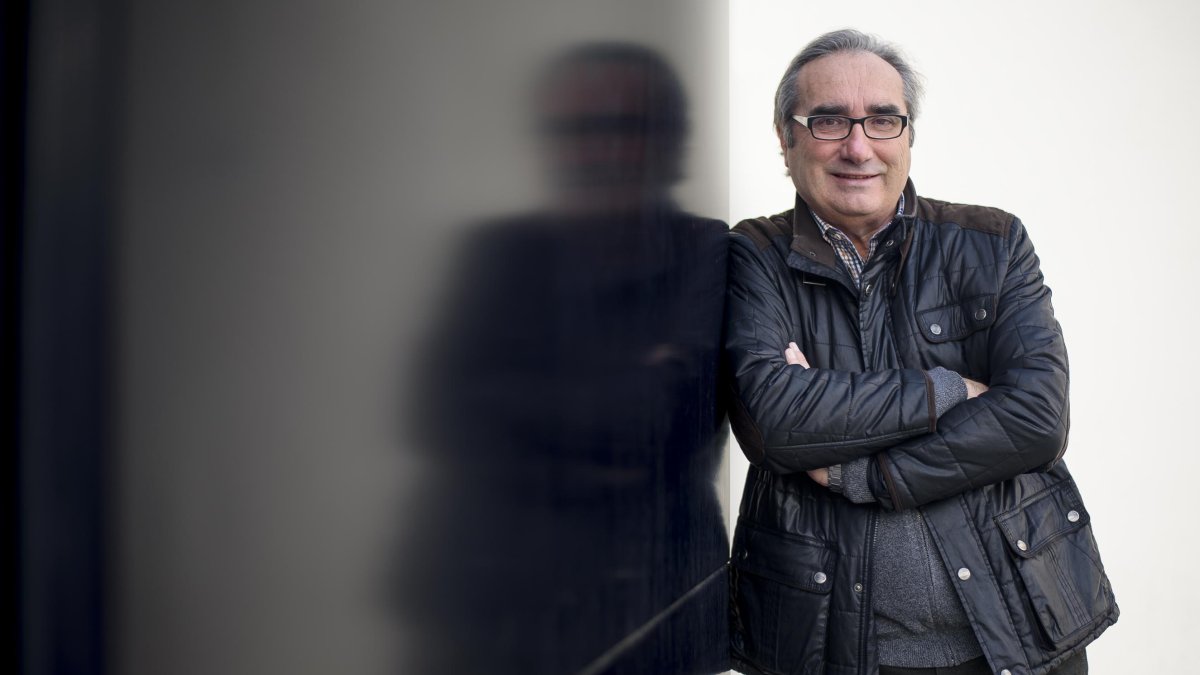 El profesor Andrés Sánchez Picón posa para el fotógrafo momentos antes de esta entrevista.