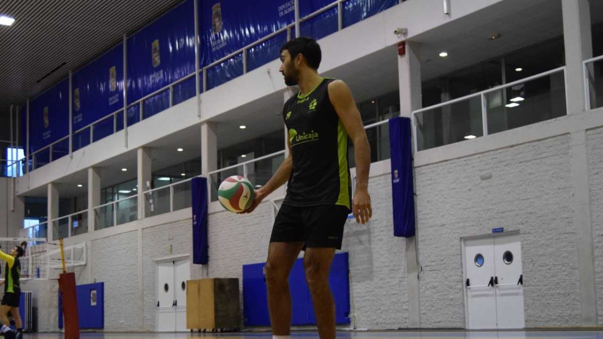 El preparador americano en acción.