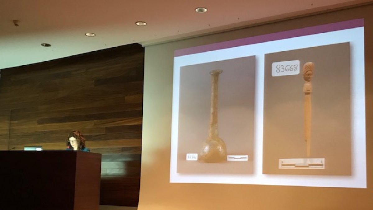 La doctora López Medina en su conferencia sobre las mujeres de Baria.