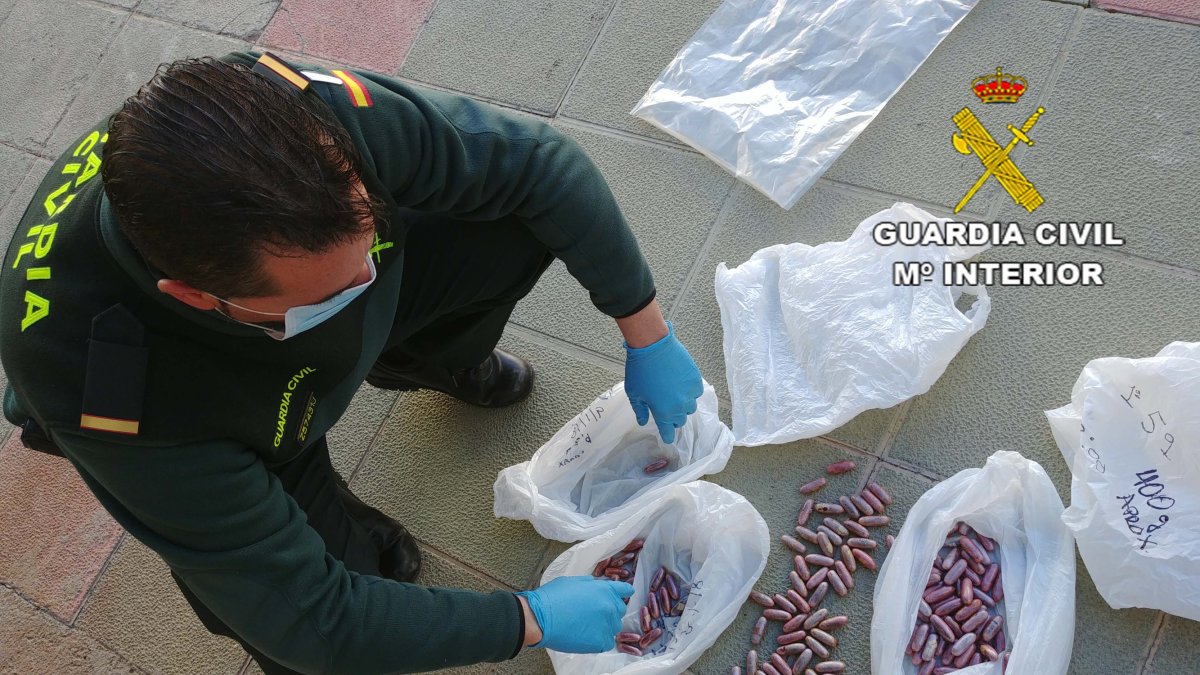 Material incautado por agentes de la Guardia Civil.