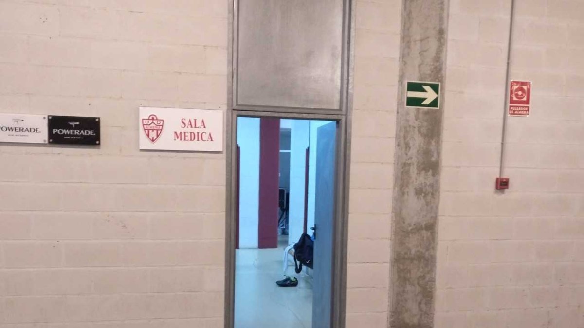 La famosa sala médica del Almería sin Tino Costa.