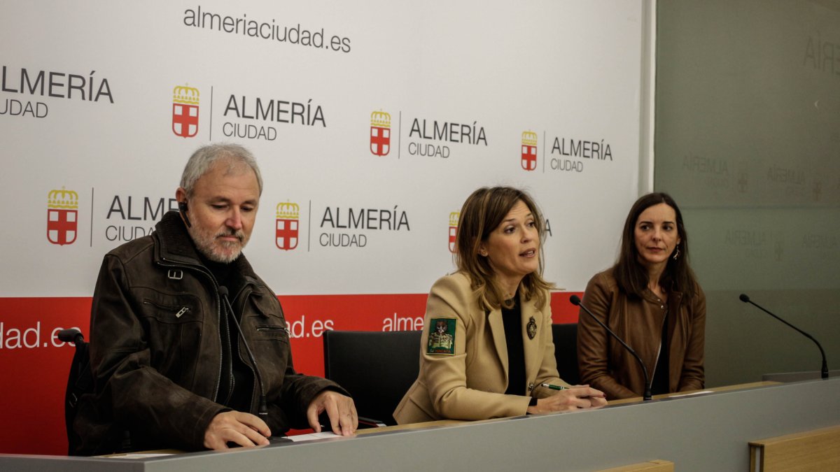 Rueda de prensa tras la firma del convenio entre Interalmería y Verdiblanca.