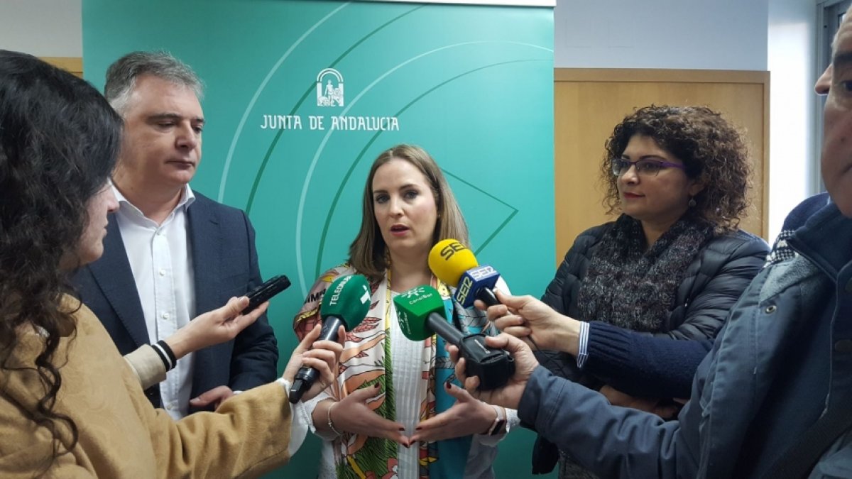 En la foto, la directora general del IAM.