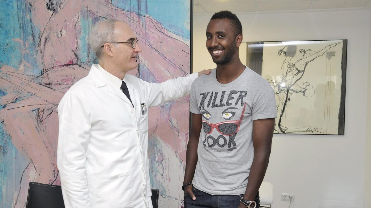 El doctor Ripoll con Goitom en los buenos tiempos de Primera División.