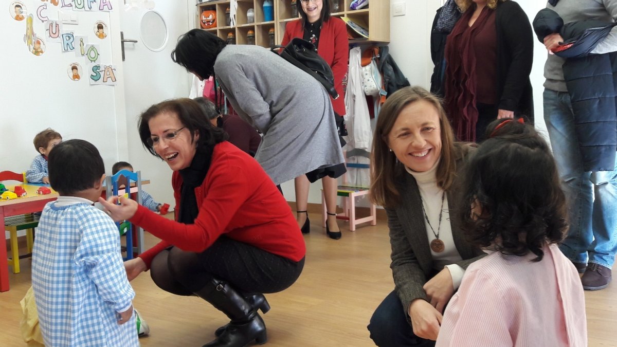 Gracia Fernández y Francisca Fernández han visitado la escuela infantil de Los Gallardos.