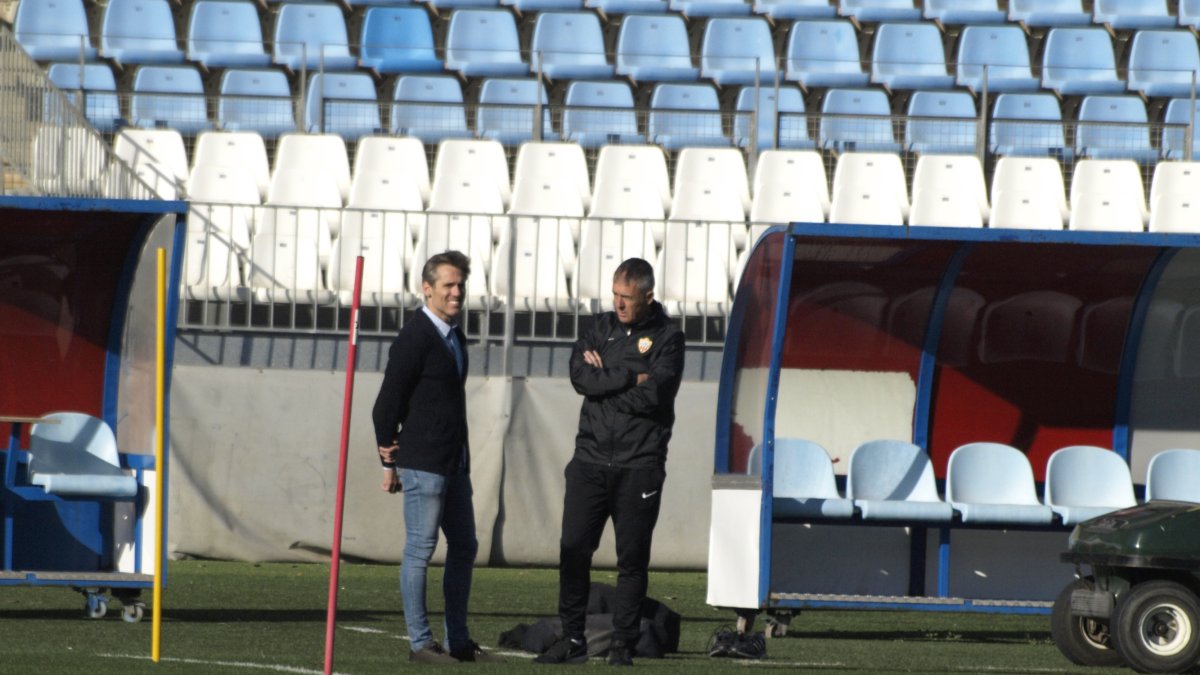 Corona hablando con Lucas.