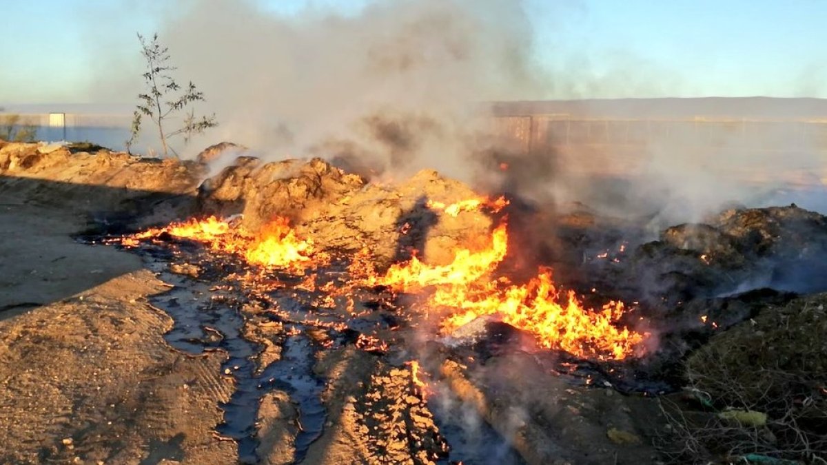 Uno de los fuegos ilegales que se detectaron este martes en la comarca de Níjar.