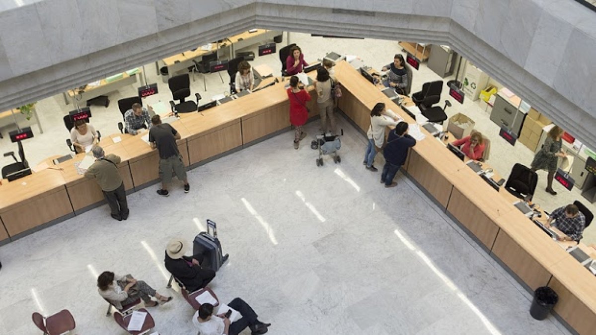 Imagen de funcionarios de la web de la Junta.