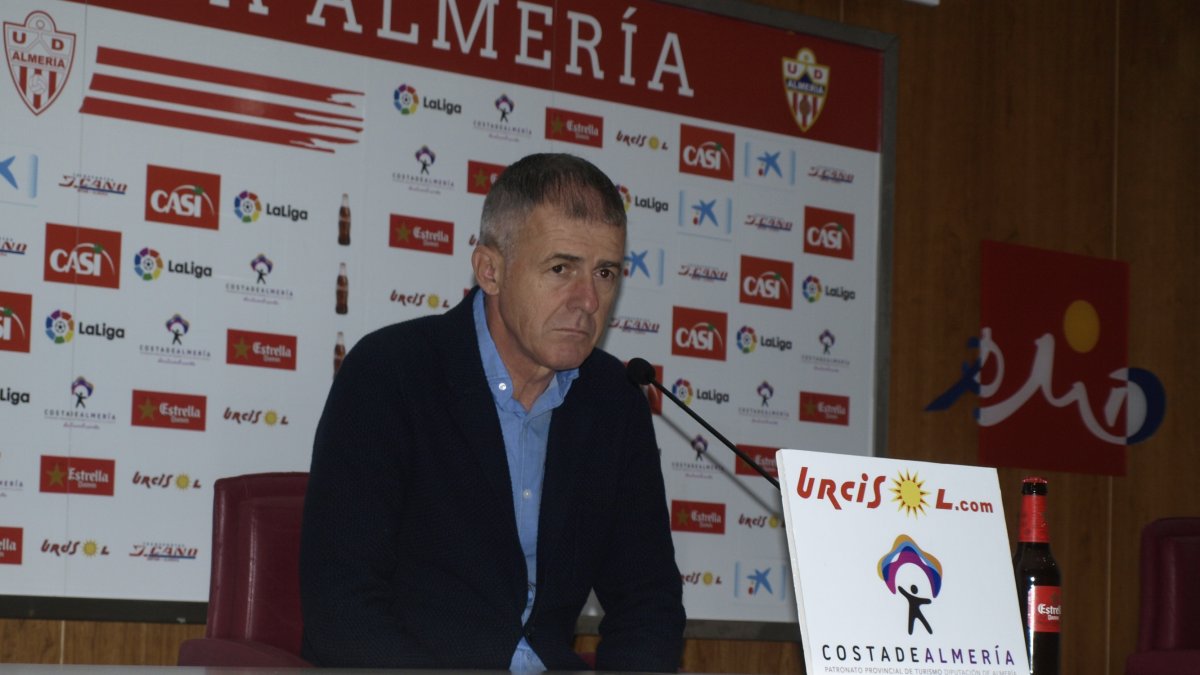 Lucas Alcaraz, en sala de prensa.